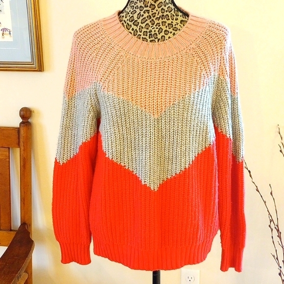 Splendid Collection Ladies Chevron Sweater Size:S Color:Coral, Pink, Gray - Picture 1 of 12